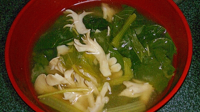 舞茸と小松菜のモロヘイア入りトロトロ味噌汁