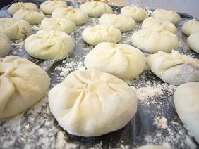 皮から作る、にら饅頭（皮だけです）