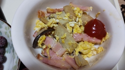 ベーコンとエリンギと卵の炒め物　朝食に