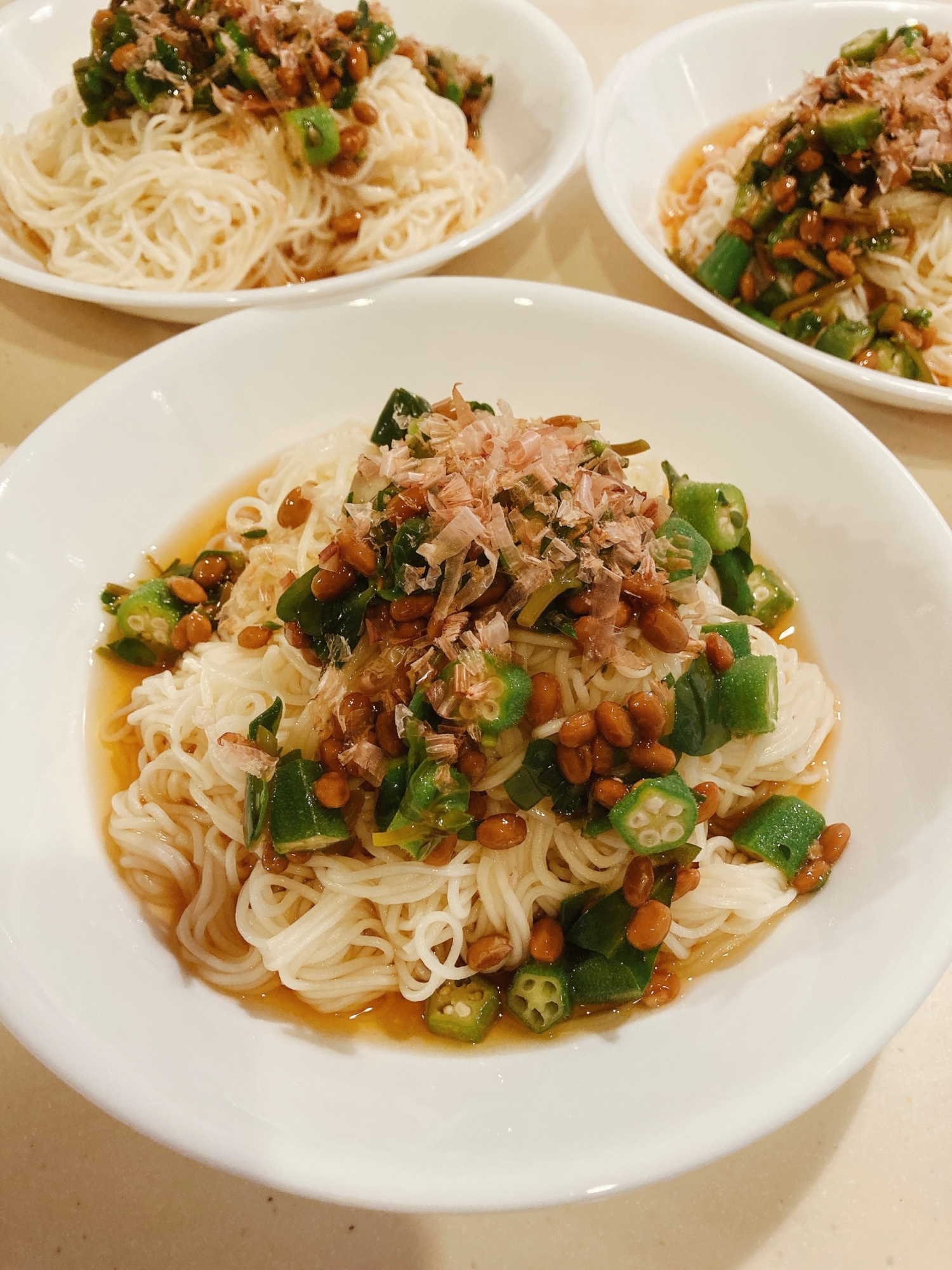 スベリヒユとオクラ納豆のねばねばそうめん