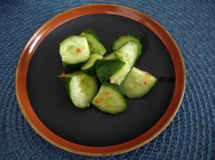 簡単にできてサラダ替わりです～でも家族には食べてもらえない胡瓜・・美味しいのにネ　もらった胡瓜は大事に大事に・・活用です　ごちそうさま