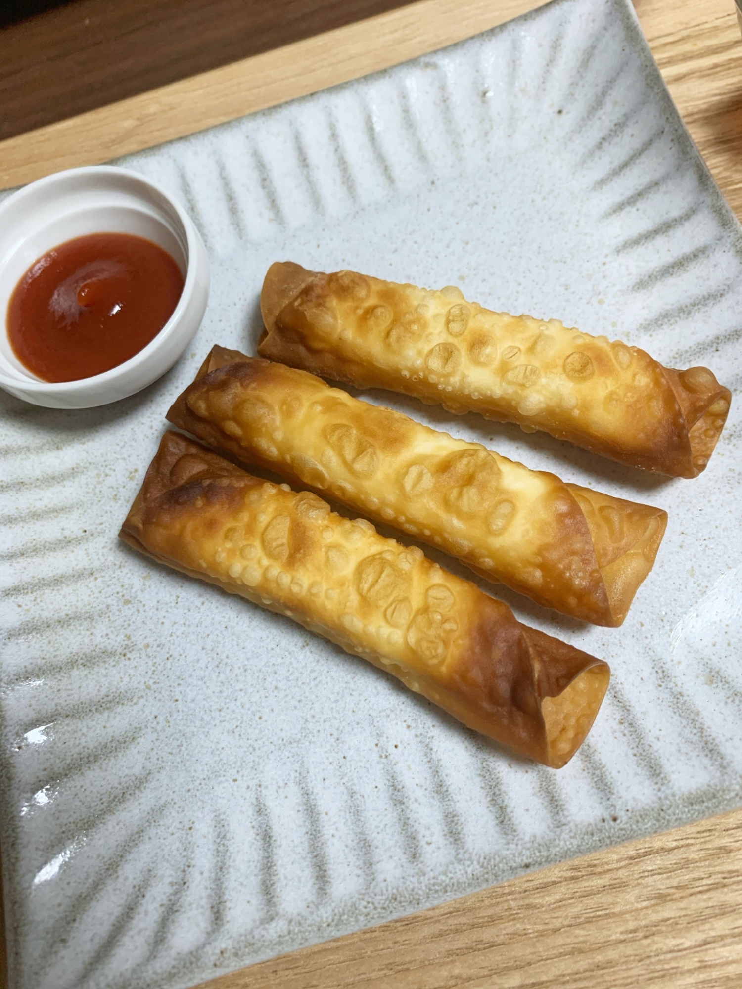 巻いて揚げるだけ♫餃子の皮DEチーズスティック揚げ