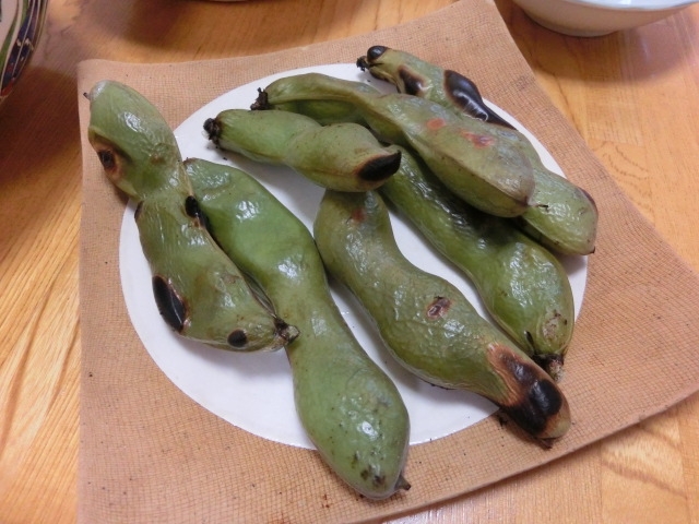 おつまみにぴったり　焼きそら豆