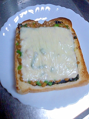 納豆トースト海苔チーズ