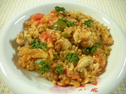 トマトジュースで作ったのでちょっと赤くなりましたが美味しかったです。
パエリヤの鍋がなくてもフライパンで作れるのが嬉しいですね。
ごちそうさまでした)^o^(