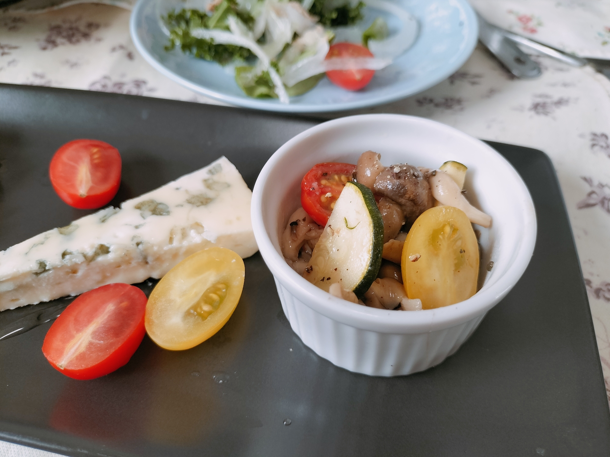 簡単作り置き♪キノコとトマトと夏野菜のマリネ