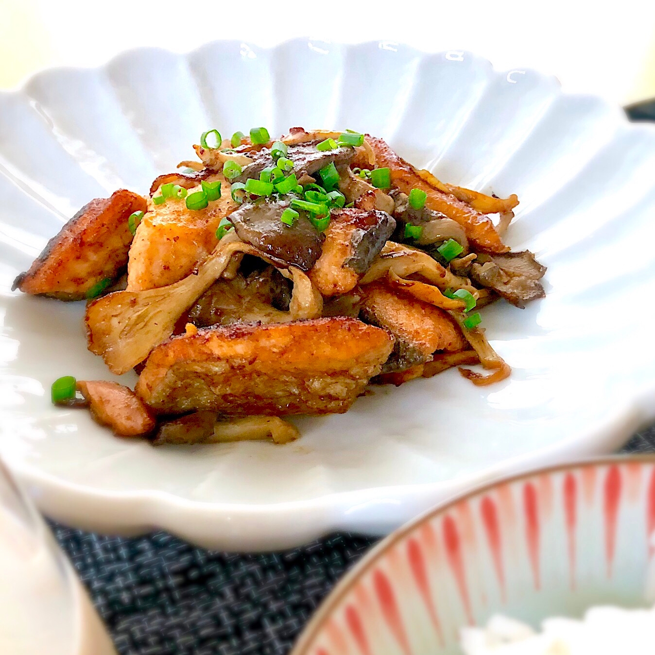 旬を味わう♪秋鮭ときのこのバター醤油炒め