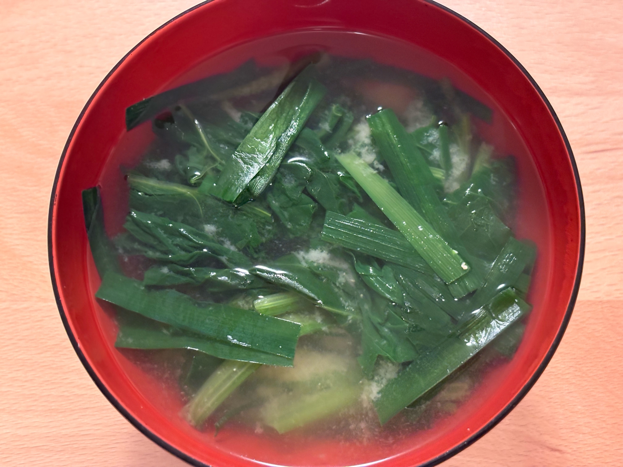 ニラとほうれん草の味噌汁