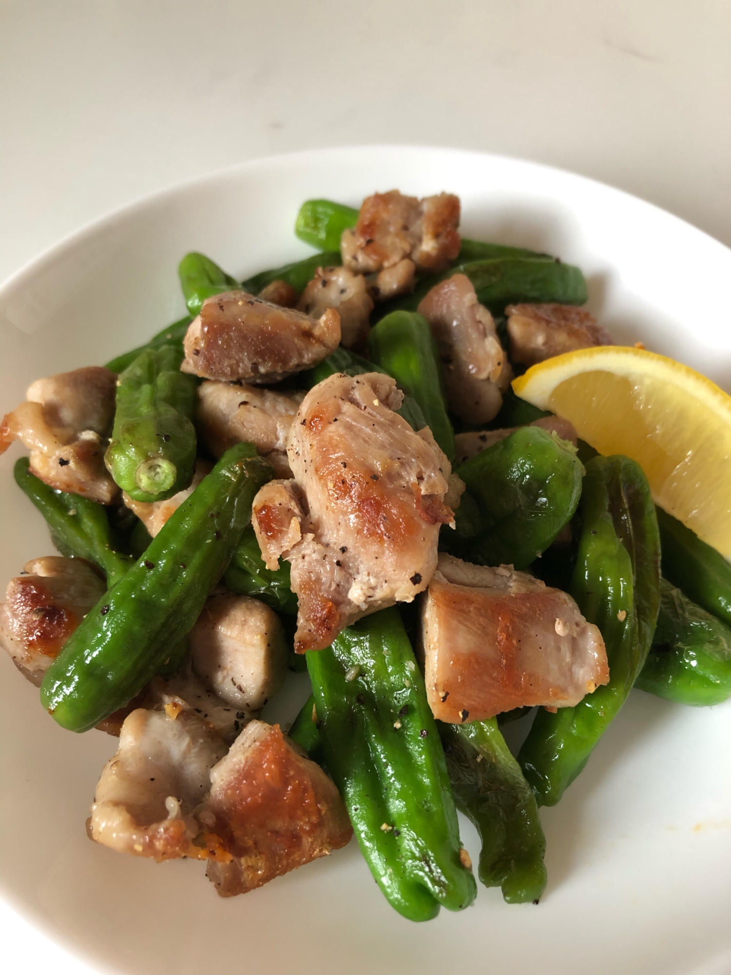 鶏肉とししとうのさっぱり塩レモン炒め