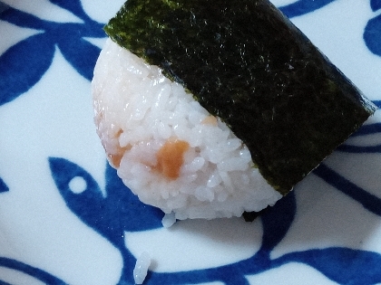 つぶし蜂蜜梅ご飯のじゃこマヨおにぎり♡