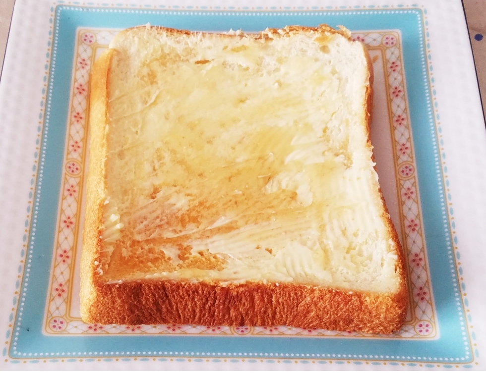 メープルシロップとバターのトースト