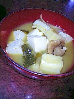 豆腐とはんぺんと舞茸の味噌汁