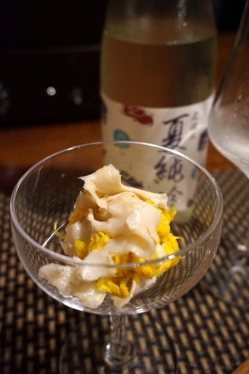 おうち居酒屋、菊とはなびらたけの酢の物