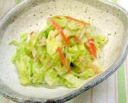 キャベツと白菜の炒めサラダ