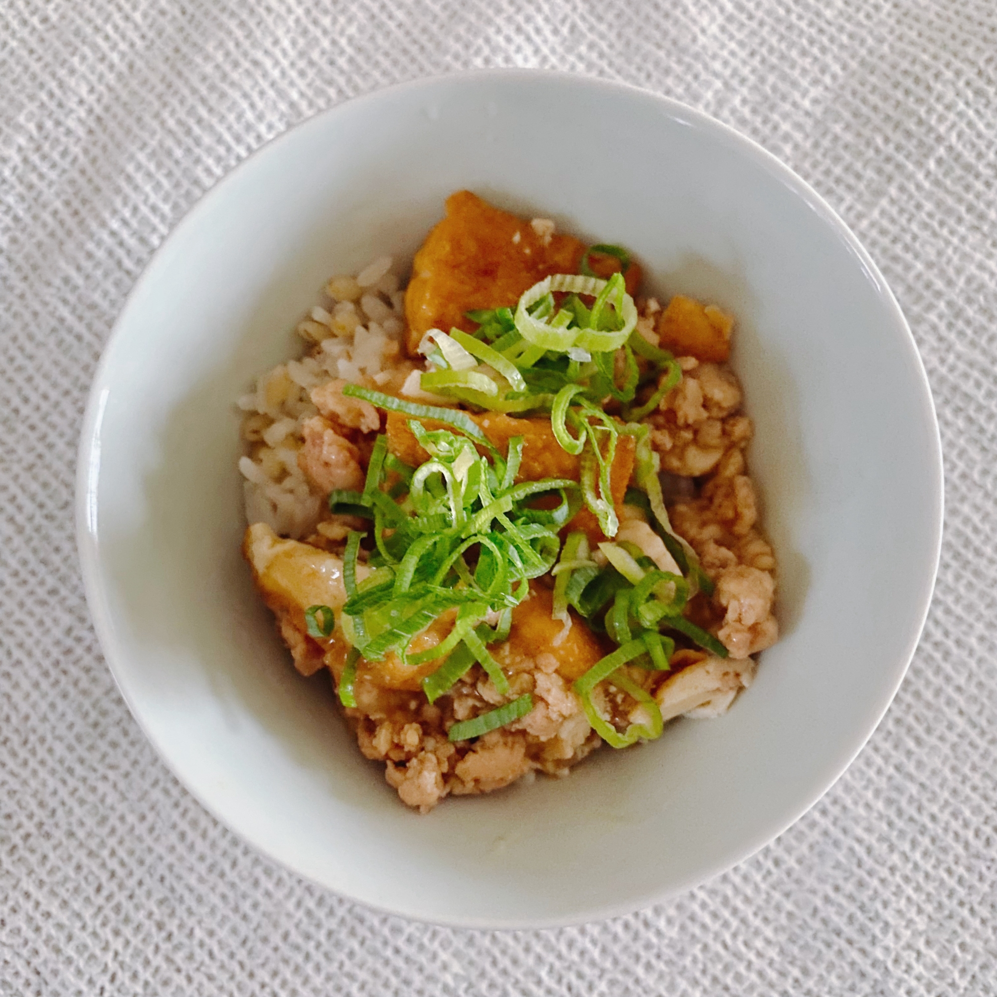 厚揚げと鶏ミンチあんかけ丼