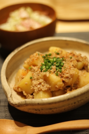 鶏そぼろの肉じゃが