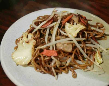 キャベツともやしのソース焼きそば