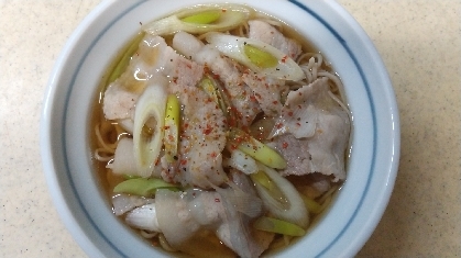 市販の麺つゆですが、お酒と豚ばら肉の旨味が加わって美味しかったです。材料も手軽でいいですね。