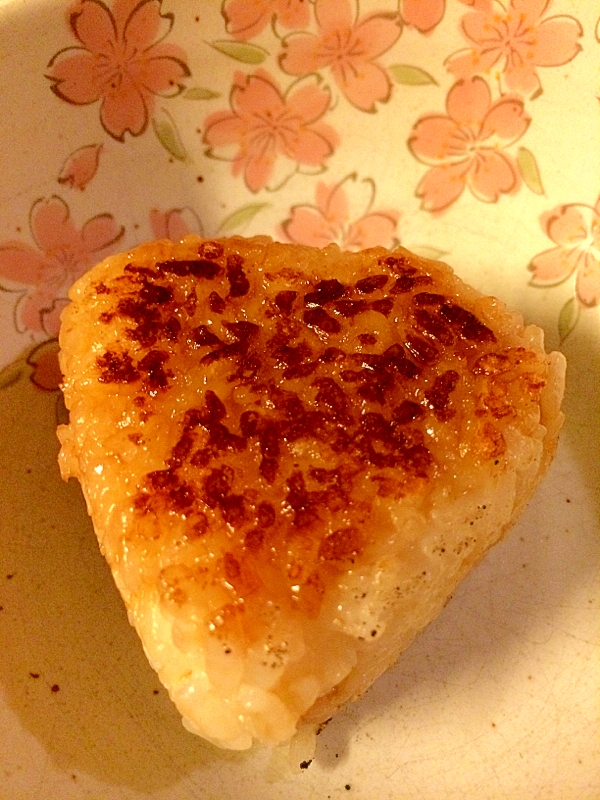 砂糖醤油で焼きおにぎり レシピ 作り方 By ゴールデンアルジータ 楽天レシピ