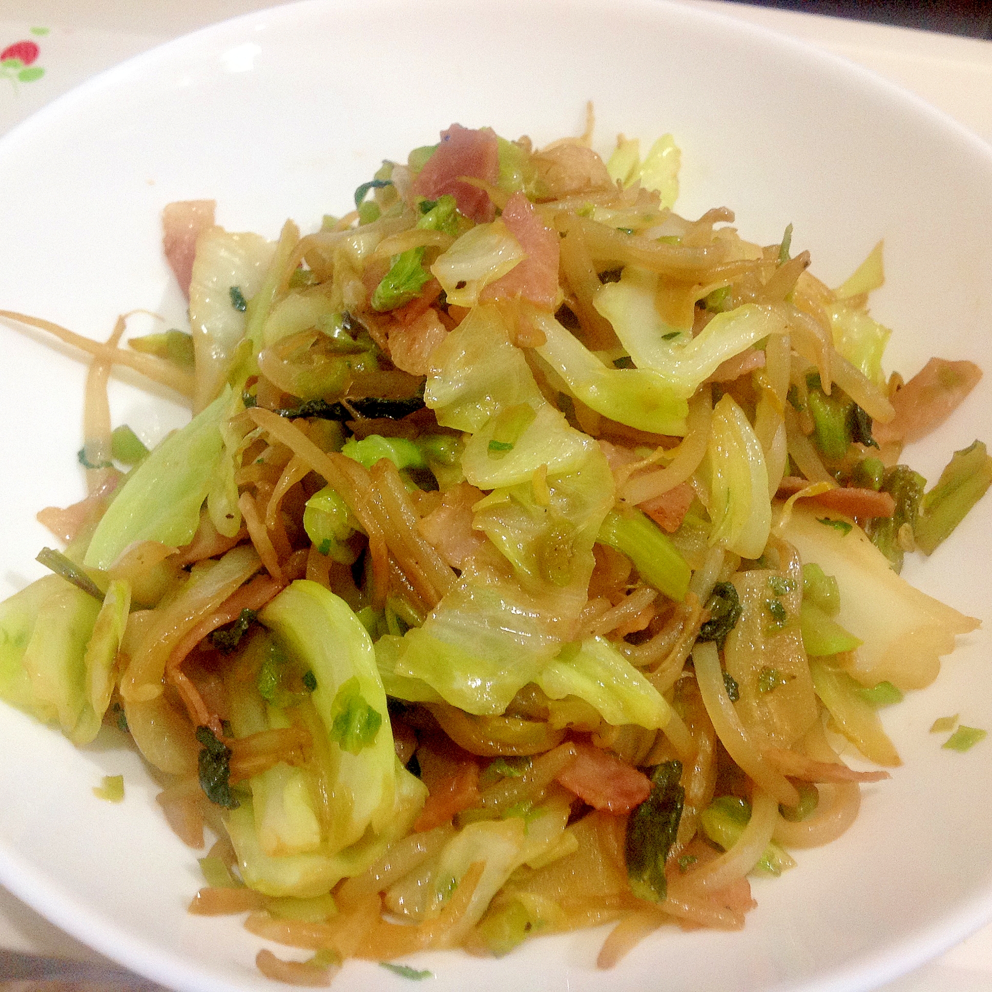 キャベツとモヤシの野菜炒め　～中華風味炒め