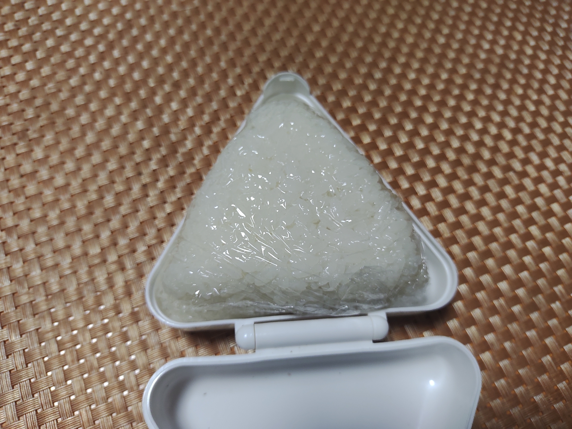 塩昆布のマスタードマヨおにぎり