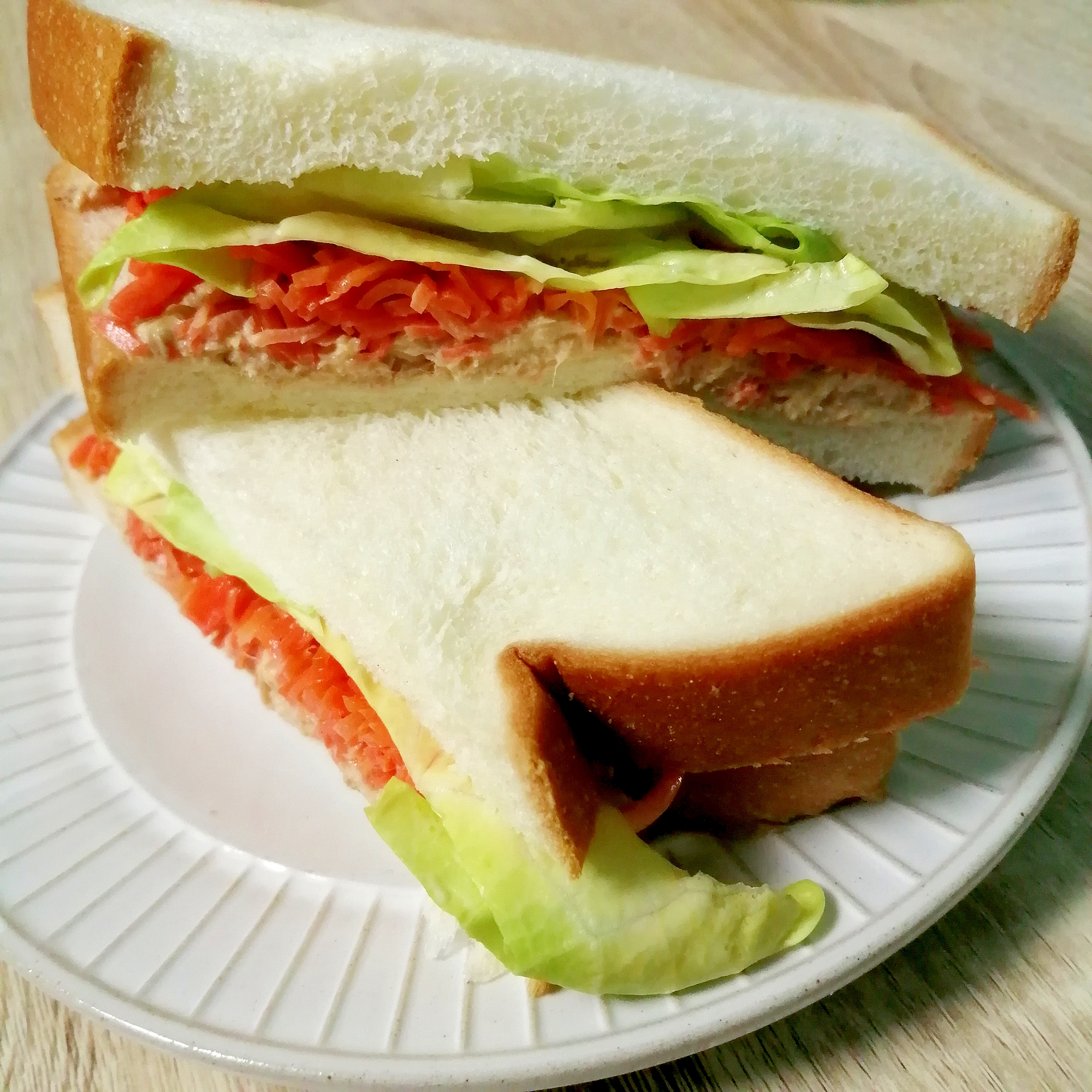 みそツナマヨとキャロットラペのサンドイッチ