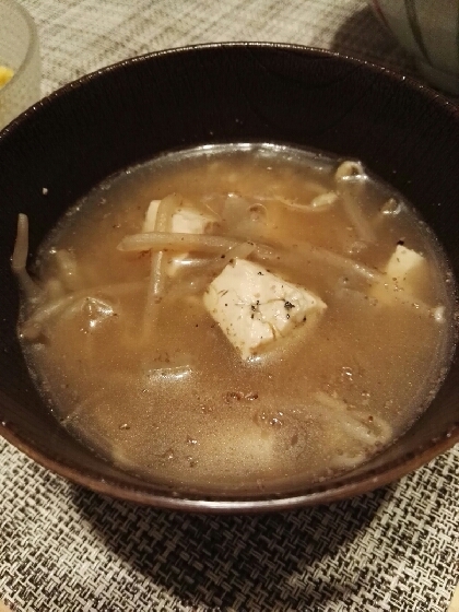豆腐ともやし、エノキの具だくさん味噌汁