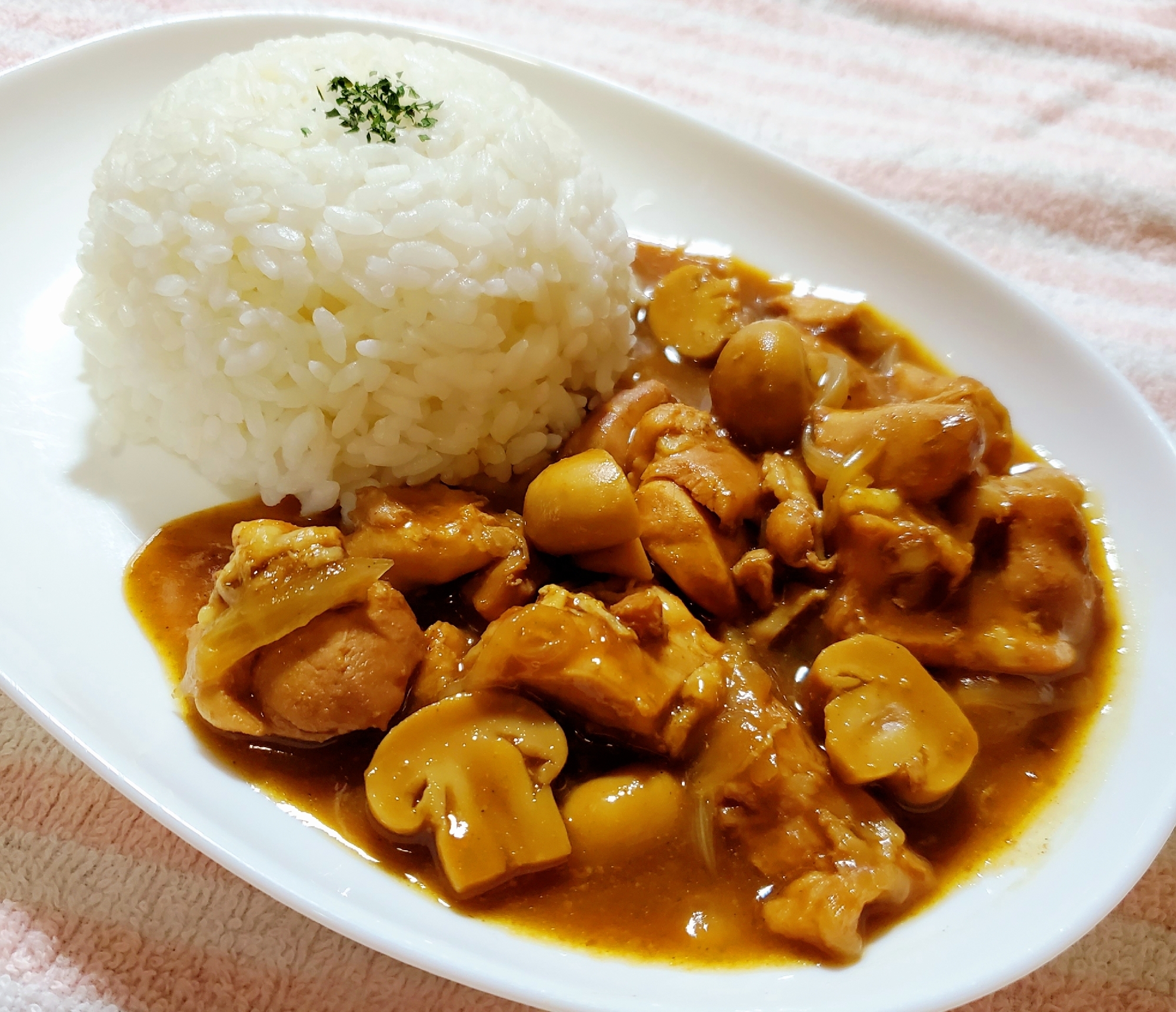 ほろほろチキンとマッシュルームのカレー煮込み