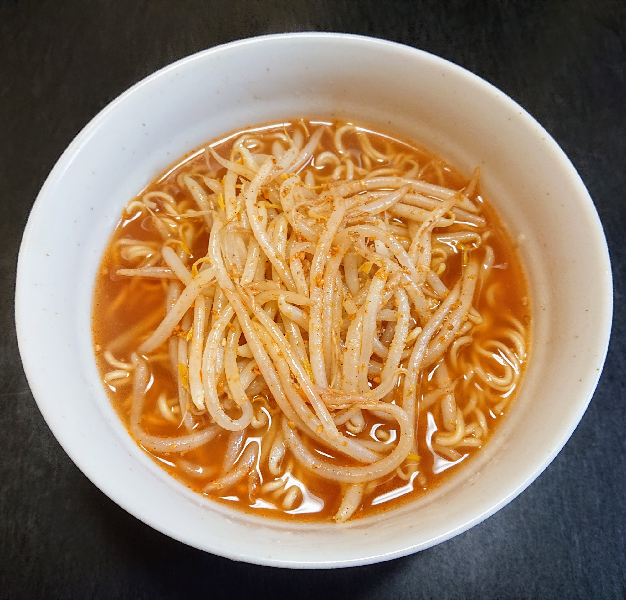 インスタントで☆ピリ辛ごまもやしの醤油ラーメン