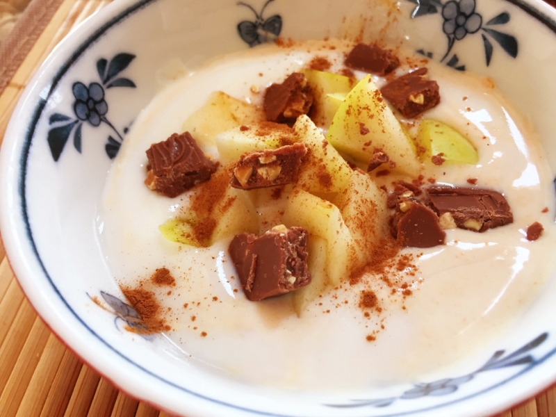 きな粉ヨーグルト りんごとナッツチョコのせ