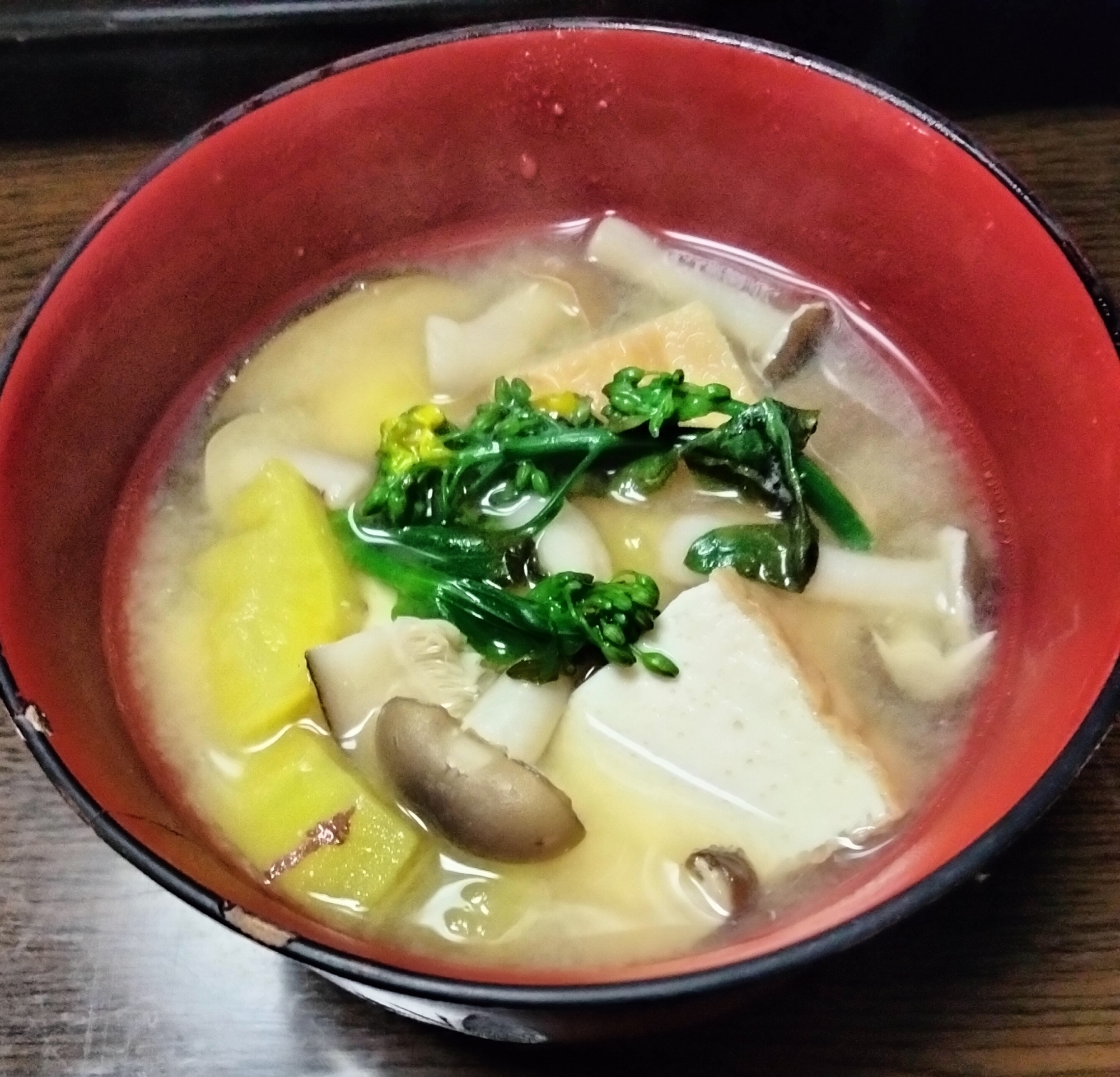 さつま芋しめじ厚揚げ菜の花の味噌汁