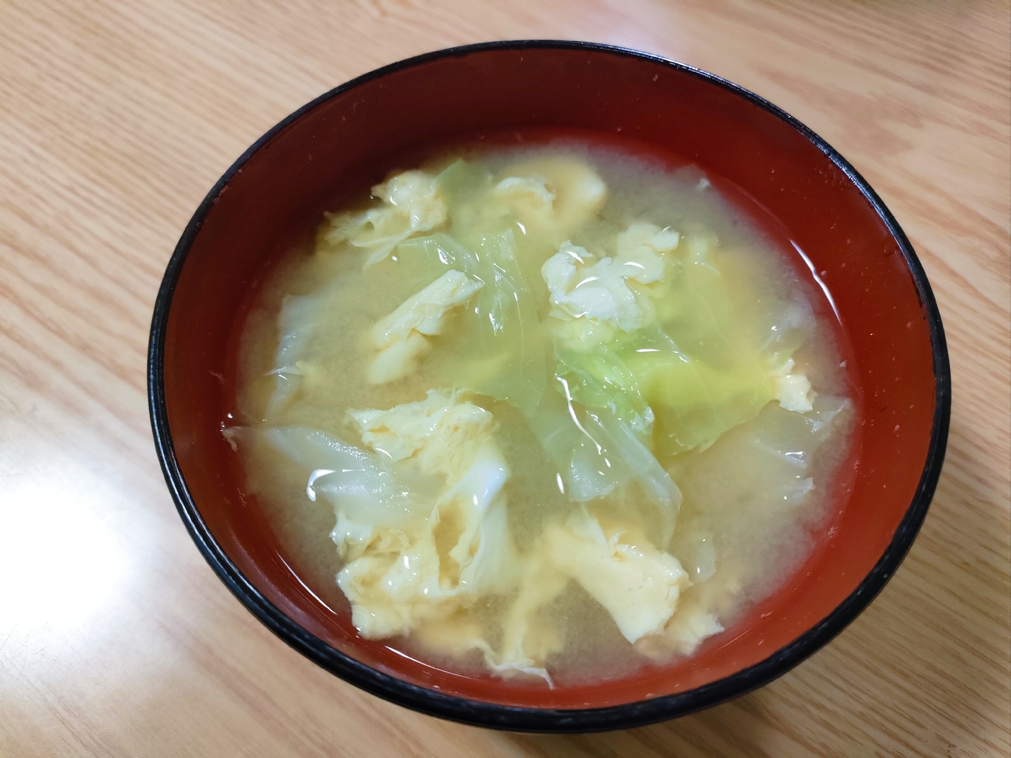 キャベツと卵の味噌汁