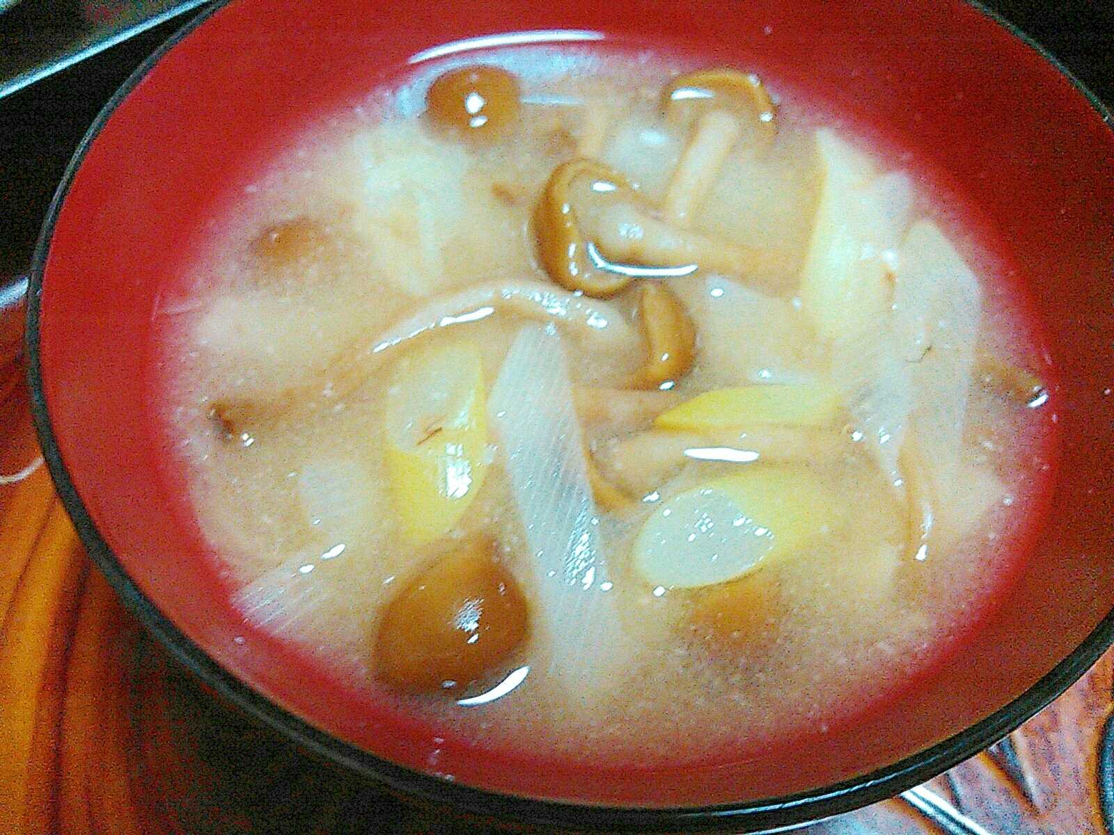 ネギなめこ味噌汁 レシピ 作り方 By あけぼのマジック 楽天レシピ