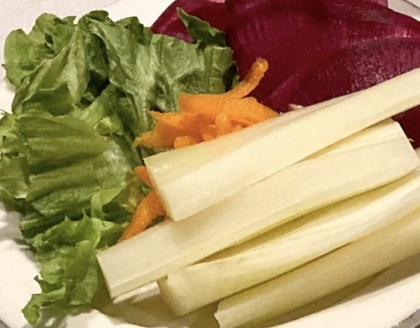 野菜サラダ（トマト・セロリ・黄パプリカetc..）