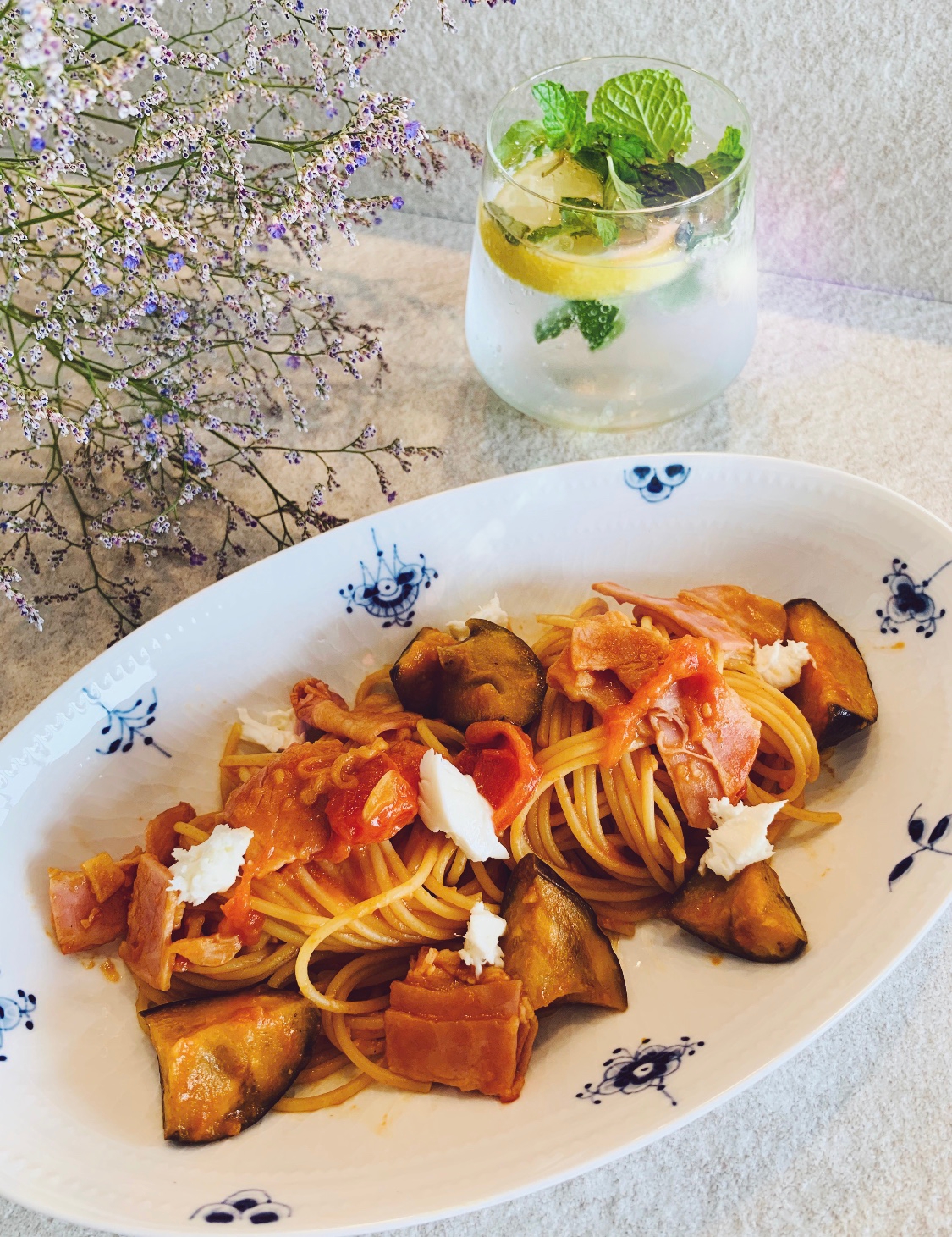 茅乃舎だしで作る茄子とベーコンのトマトスパゲッティ