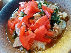 豚肉とトマトとわかめのそうめん