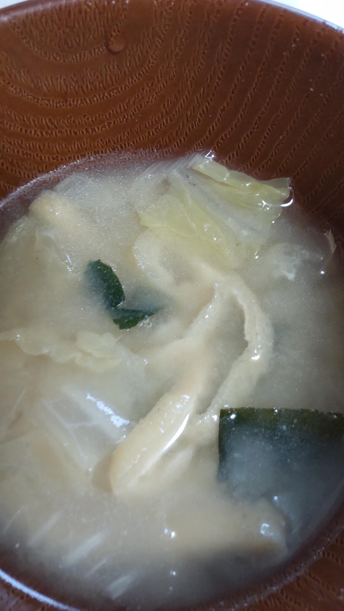 白菜と油揚げと葱とわかめのお味噌汁