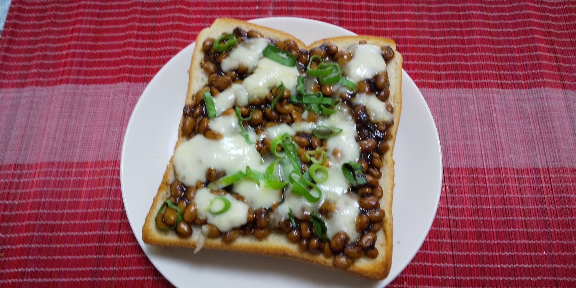 パンで朝食♪納豆と海苔の佃煮トースト