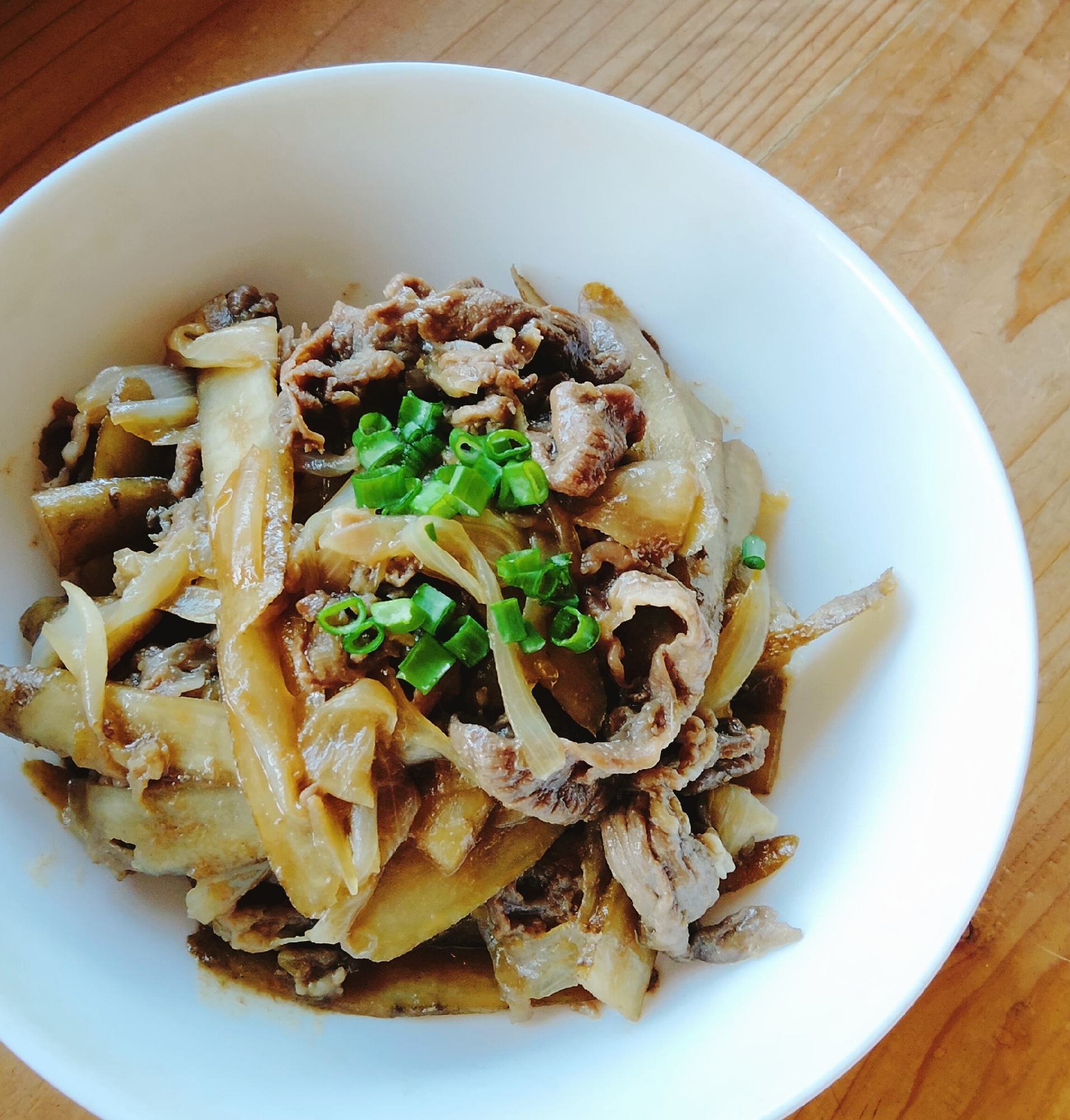 新玉ねぎと新ごぼうの牛肉の蒸し焼き