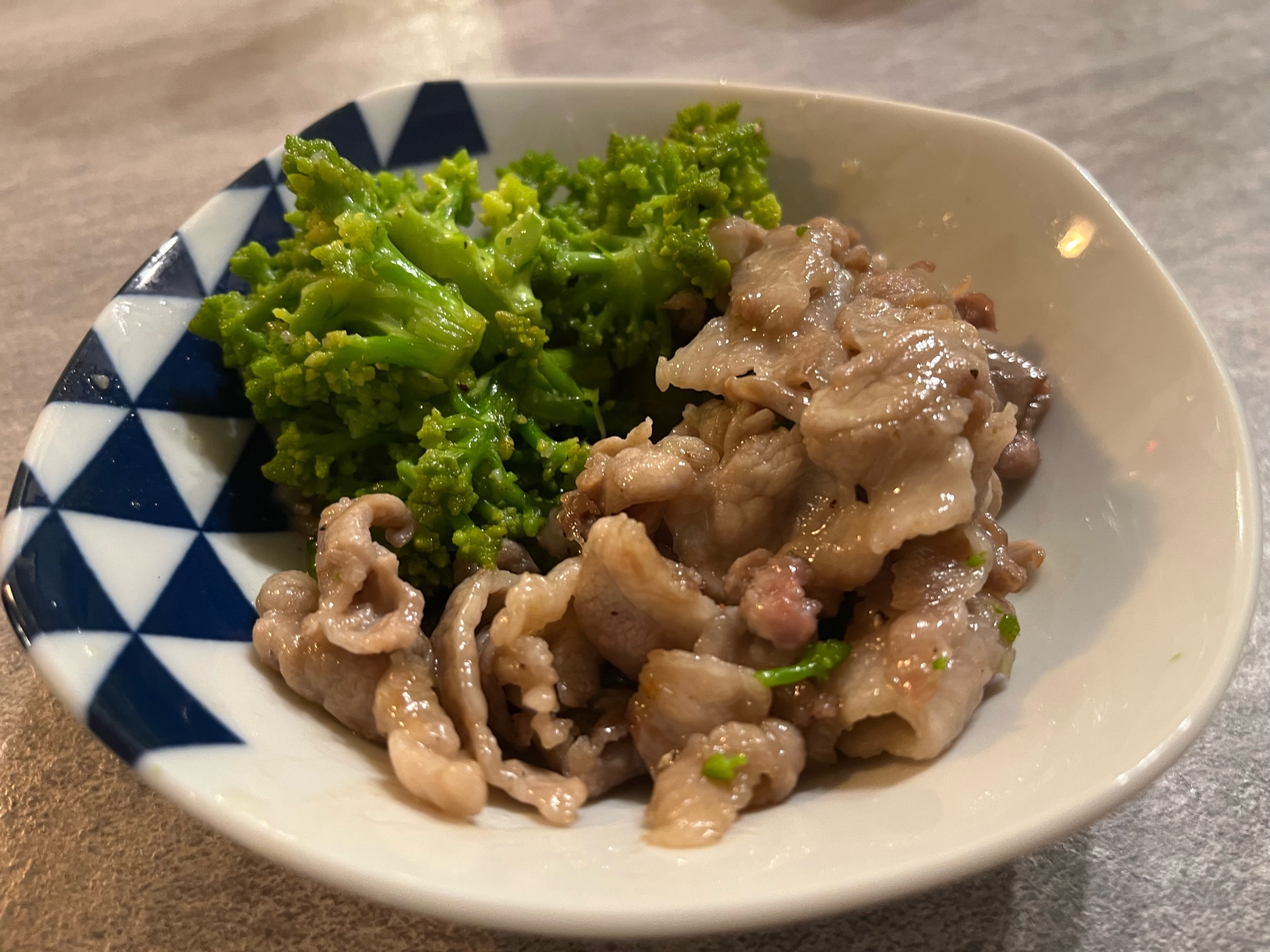 ロマネスコと豚バラ肉のガーリックバター炒め