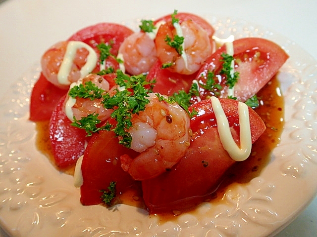 胡麻ドレ/マヨで　トマトと海老とパセリのサラダ