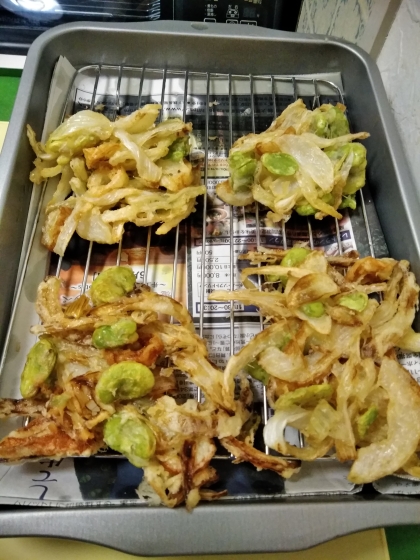 桜えびが無く、ちくわで代用しましたが、そら豆も玉ねぎも甘〜くなって、とっても食べやすかったです！天丼にしたら5歳の息子もニコニコ完食でした(^^)v