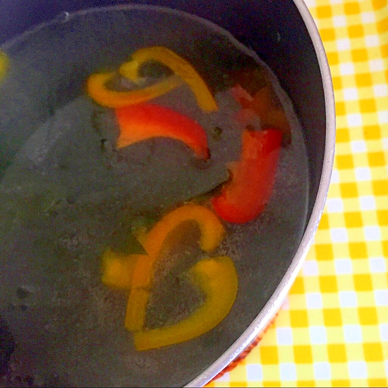 ワカメとパプリカの中華スープ♡