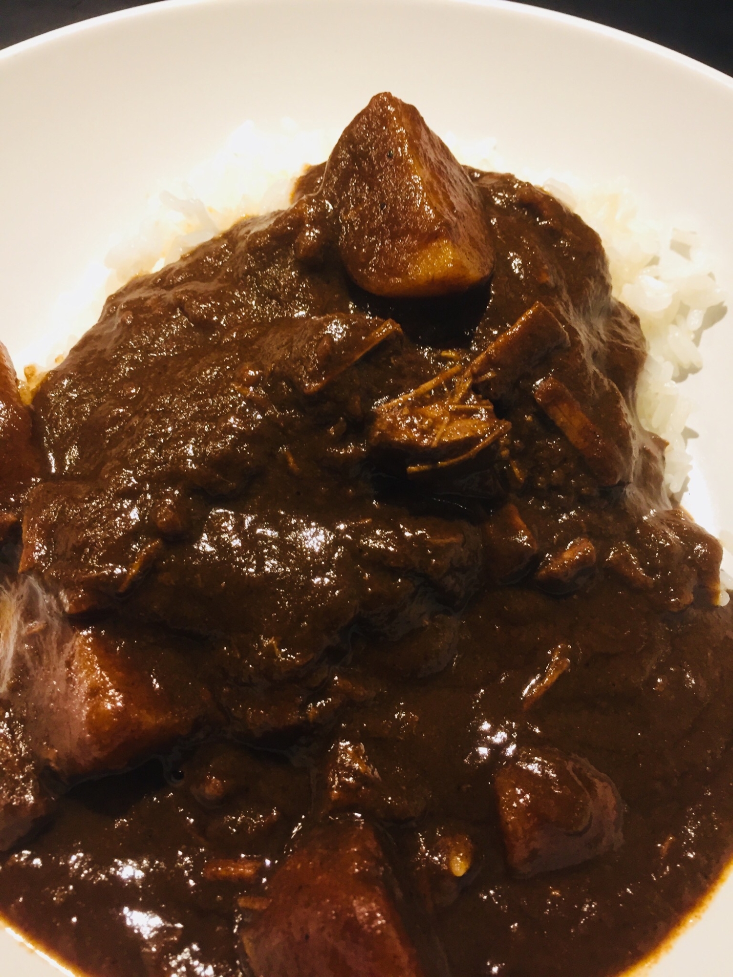 柔らか牛もも肉の黒カレー