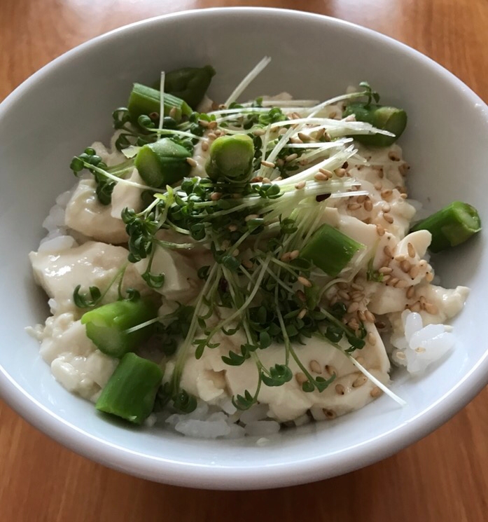 アスパラとクレスの豆腐丼