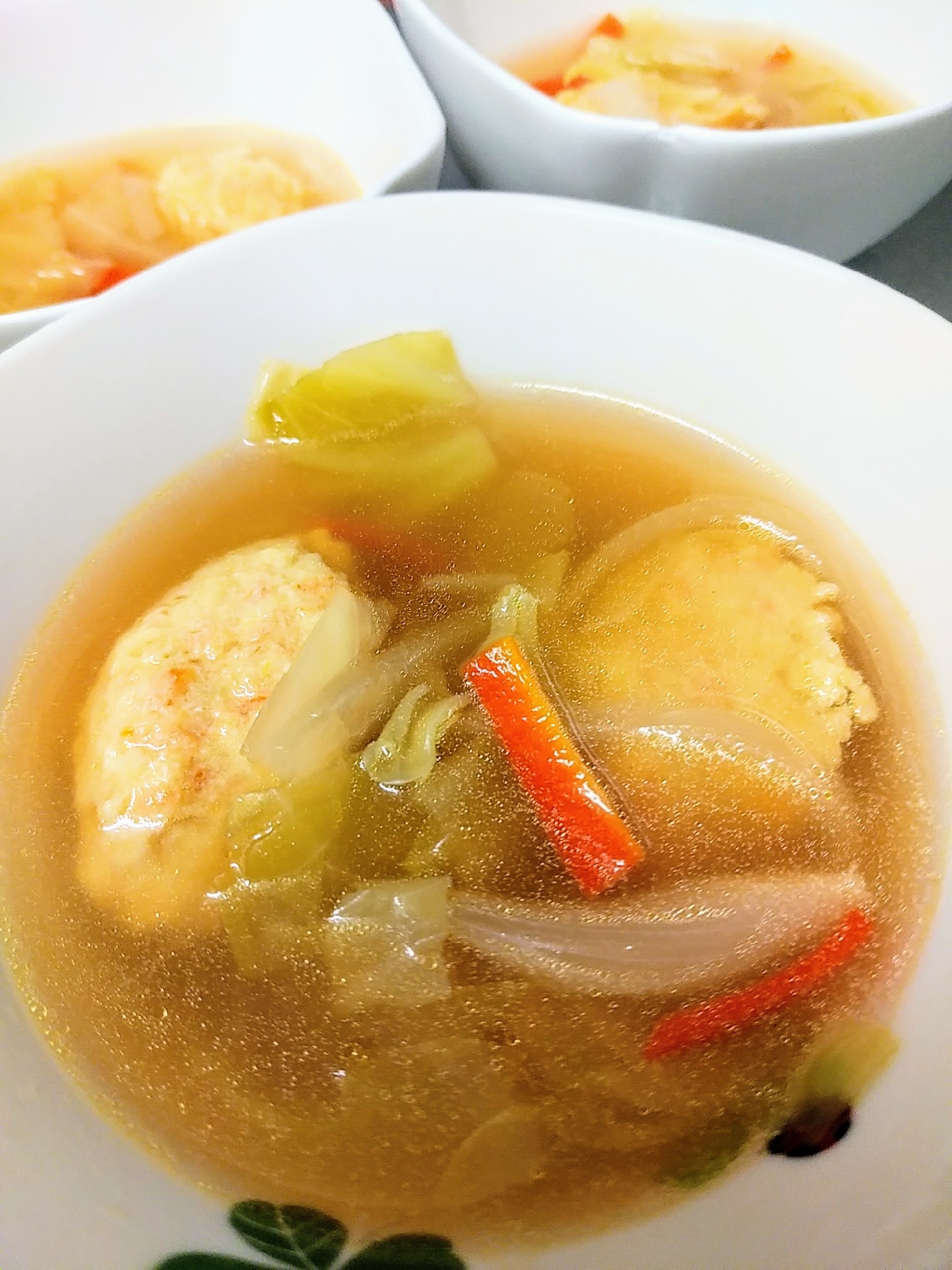 熱々！中華風鶏つくねの野菜スープ