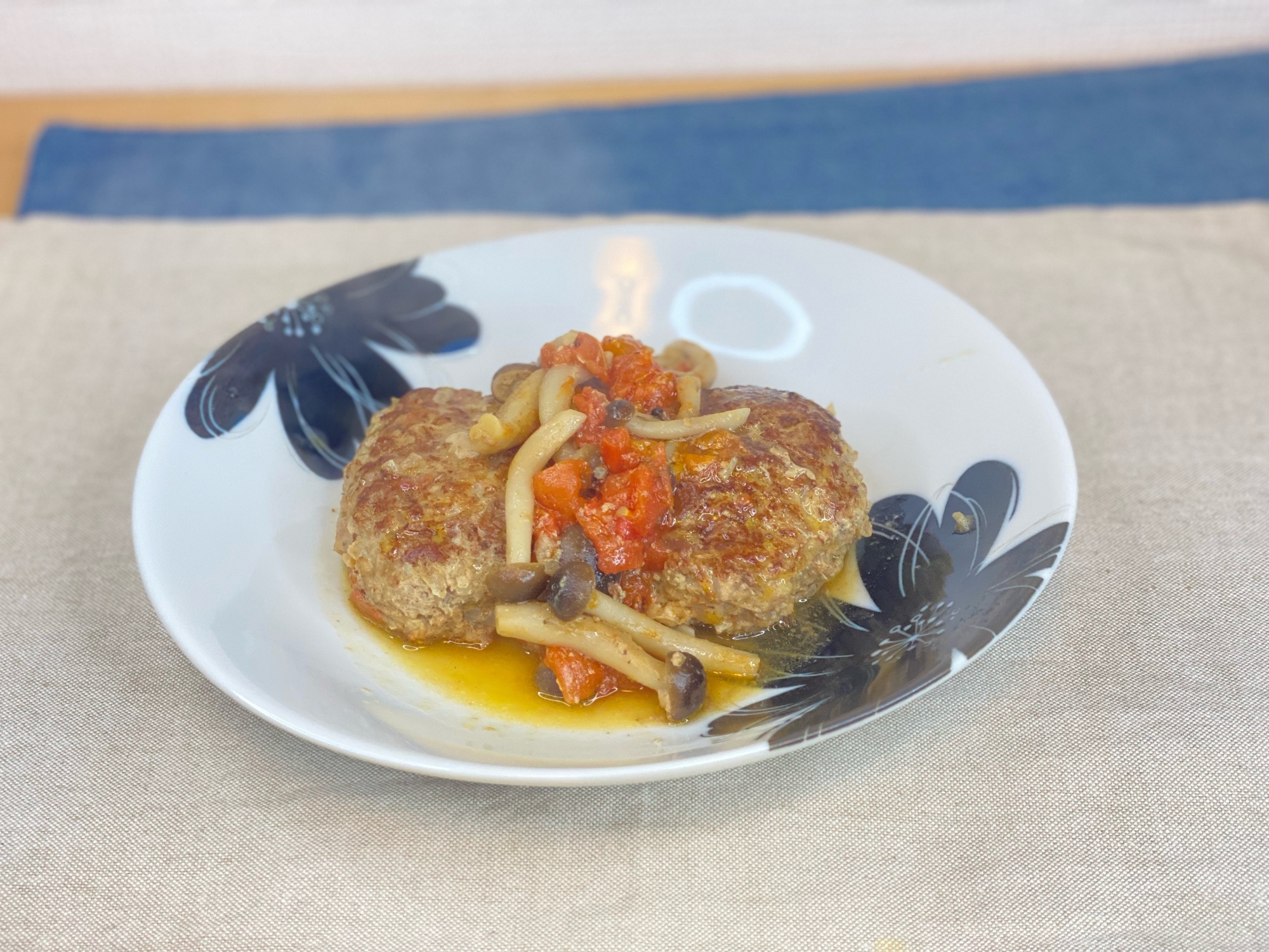 サカ増し煮込みハンバーグ