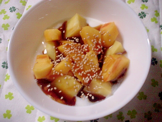 柿とさつま芋の黒蜜かけ秋の味覚ヨーグルト～☆