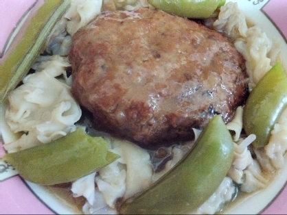 牛ひき肉のハンバーグ（赤ワインソース）