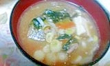 豆腐と小松菜入り、塩こうじと豆味噌の豚汁♪